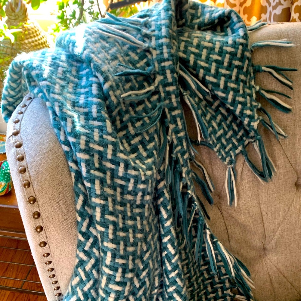 Blue and white weaved blanket